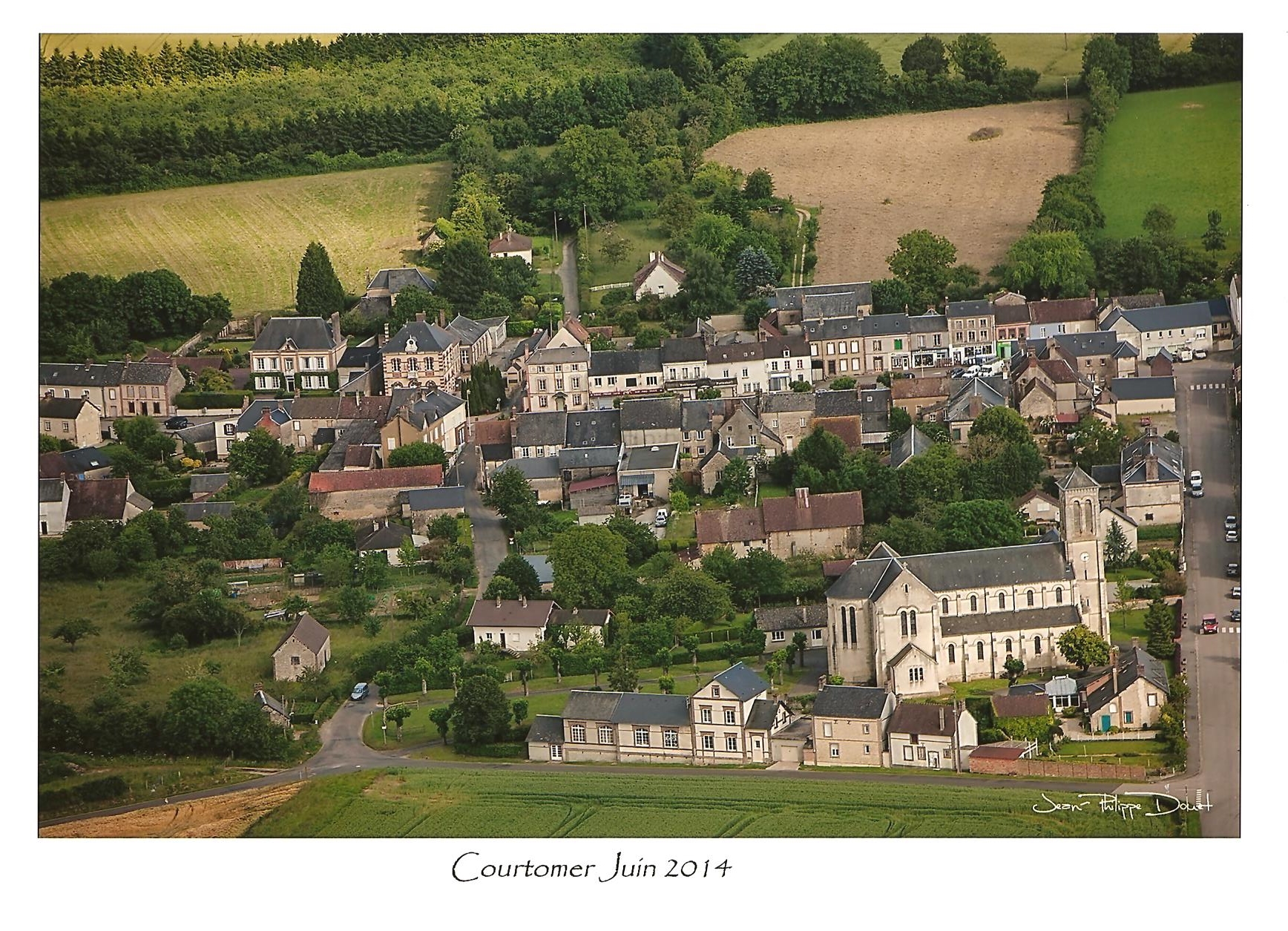 Courtomer vu du ciel, photo Jean-Philippe Douet 